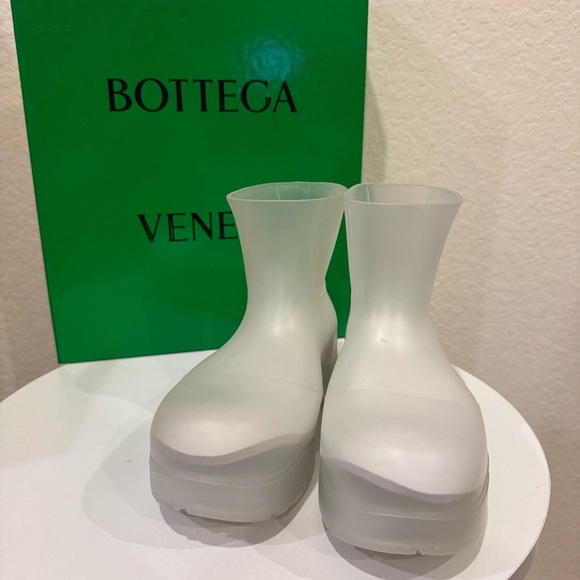 Bottega Veneta The Puddle Rain Boots Pudding Glass Clear Size 36 NIB - Picture 1 of 11